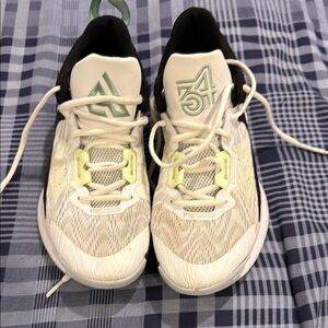 Mens SZ 8 NIKE Giannis Immortality basketball sneakers